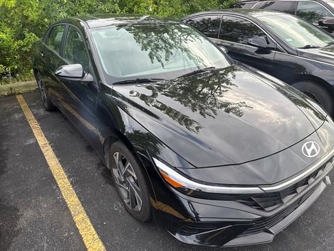 Used 2025 Hyundai Elantra SEL FWD image 6