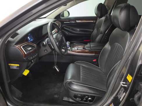 Used 2017 Genesis G90 3.3T Premium RWD image 4