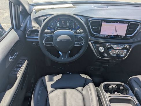 New 2027 Chrysler Pacifica Select w/ Family Tech Group FWD image 15