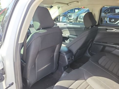 Used 2020 Ford Fusion SE FWD image 12