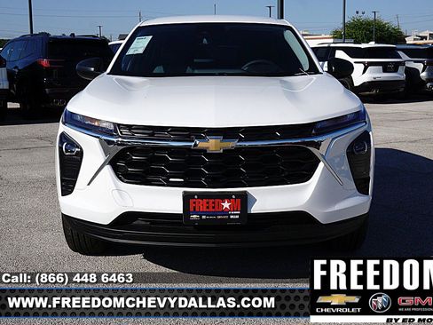 New 2026 Chevrolet Trax LS FWD image 2