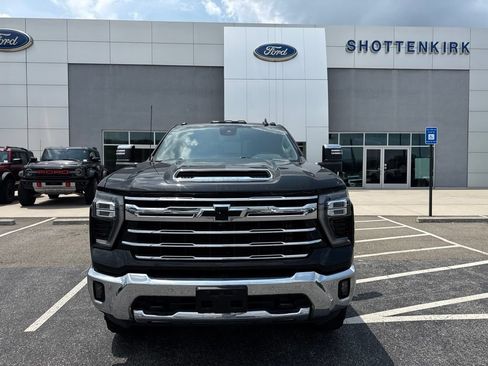 Used 2024 Chevrolet Silverado 2500 LTZ w/ LTZ Convenience Package AWD/4WD image 2