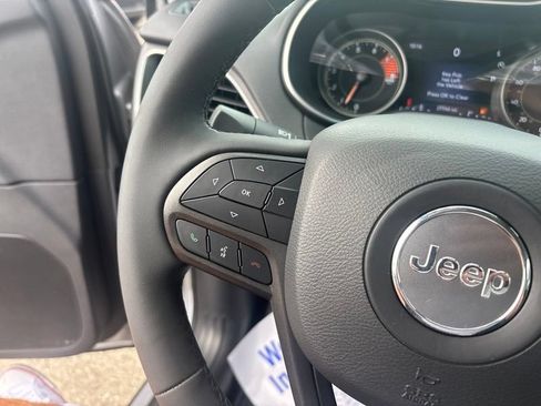 Used 2022 Jeep Cherokee Trailhawk w/ Premium Leather Package AWD/4WD image 32