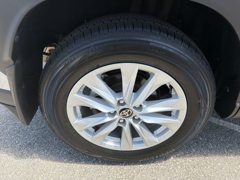 Certified 2022 Toyota Corolla Cross LE AWD/4WD image 28