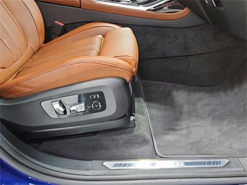 Used 2025 BMW X7 M60i image 26