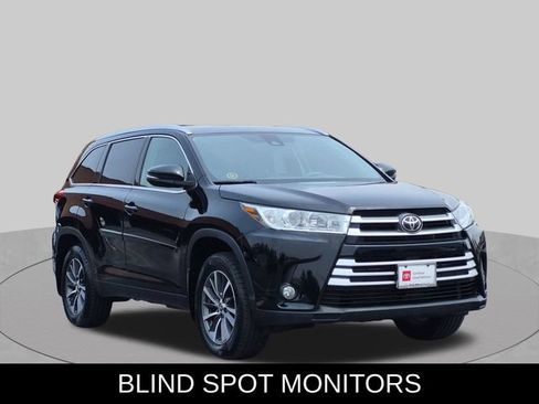 Used 2019 Toyota Highlander XLE AWD/4WD image 3