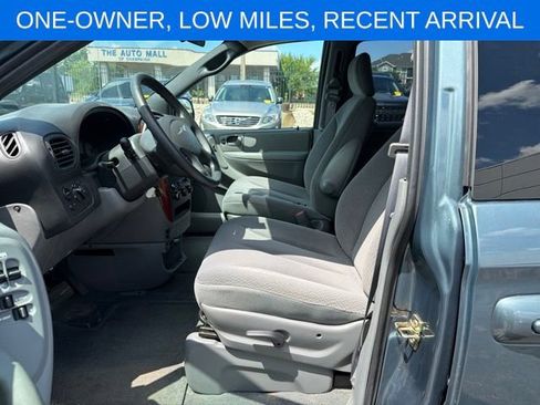 Used 2005 Chrysler Town & Country LX w/ Popular Equipment Group II FWD image 10