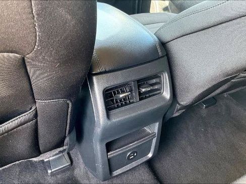Certified 2021 Ford Edge SE FWD image 33