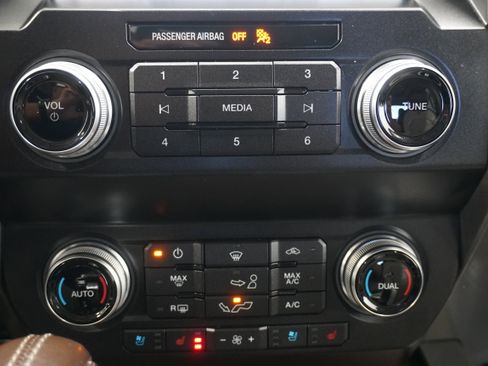 Used 2019 Ford F150 Limited w/ Trailer Tow Package image 19