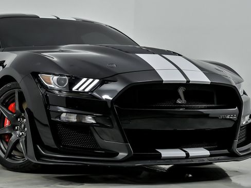 Used 2020 Ford Mustang Shelby GT500 w/ Carbon Fiber Track Pack RWD image 3