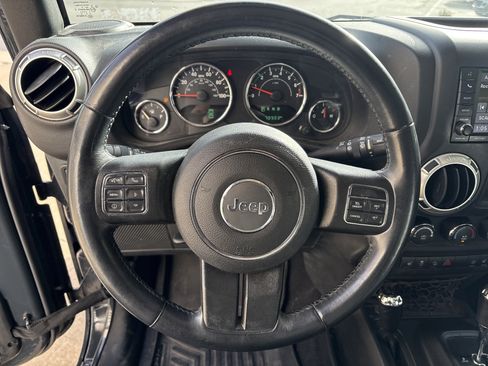 Used 2018 Jeep Wrangler Unlimited Rubicon w/ Cold Weather Group image 18