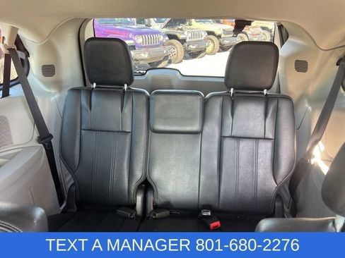 Used 2015 Chrysler Town & Country Touring FWD image 28