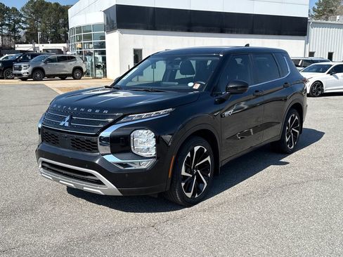 Used 2023 Mitsubishi Outlander SE image 3