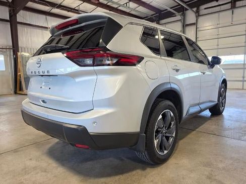 Used 2025 Nissan Rogue SV FWD image 5