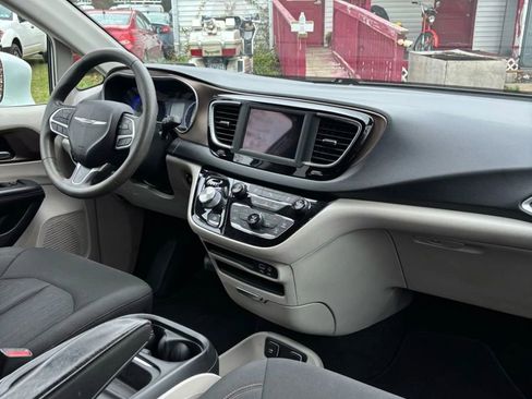 Used 2018 Chrysler Pacifica Touring Plus w/ Tire & Wheel Group image 29