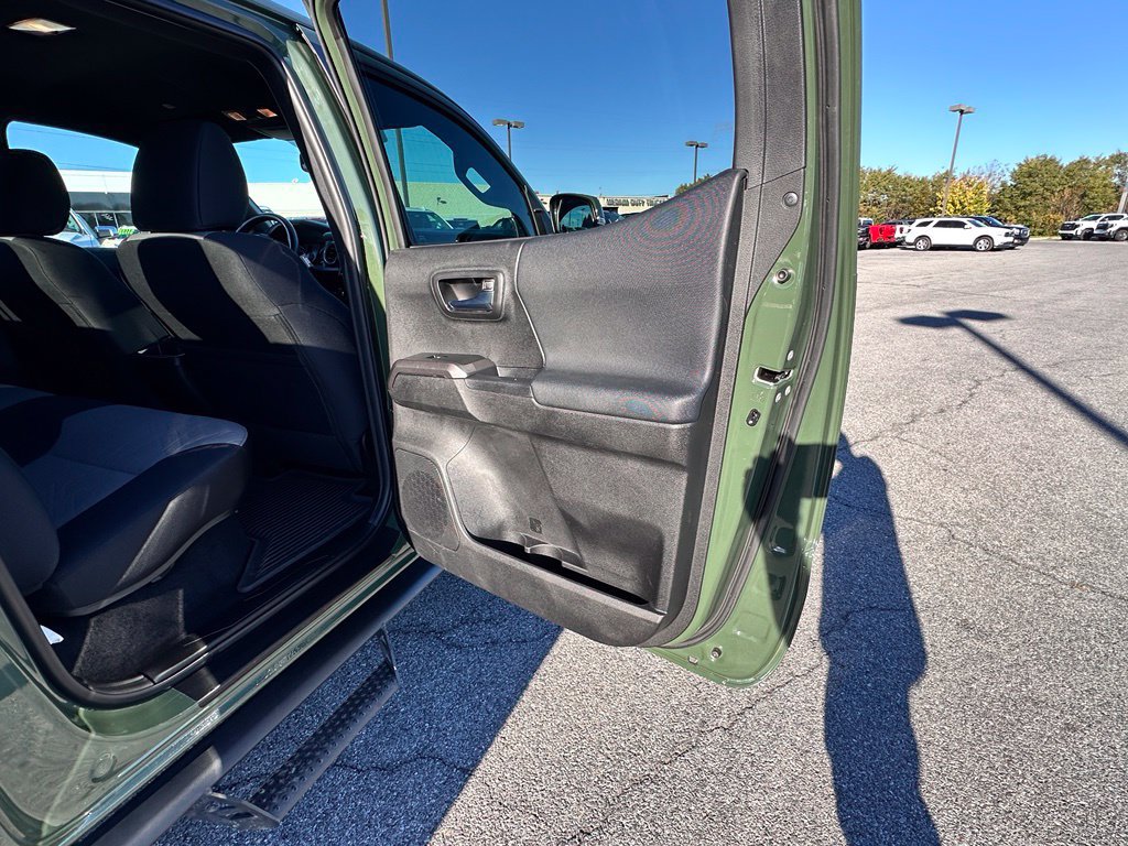 Used 2022 Toyota Tacoma TRD Sport AWD/4WD image 18