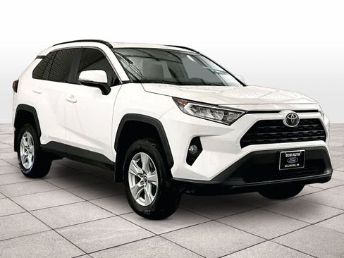 Used 2020 Toyota RAV4 XLE w/ Convenience Package AWD/4WD image 2