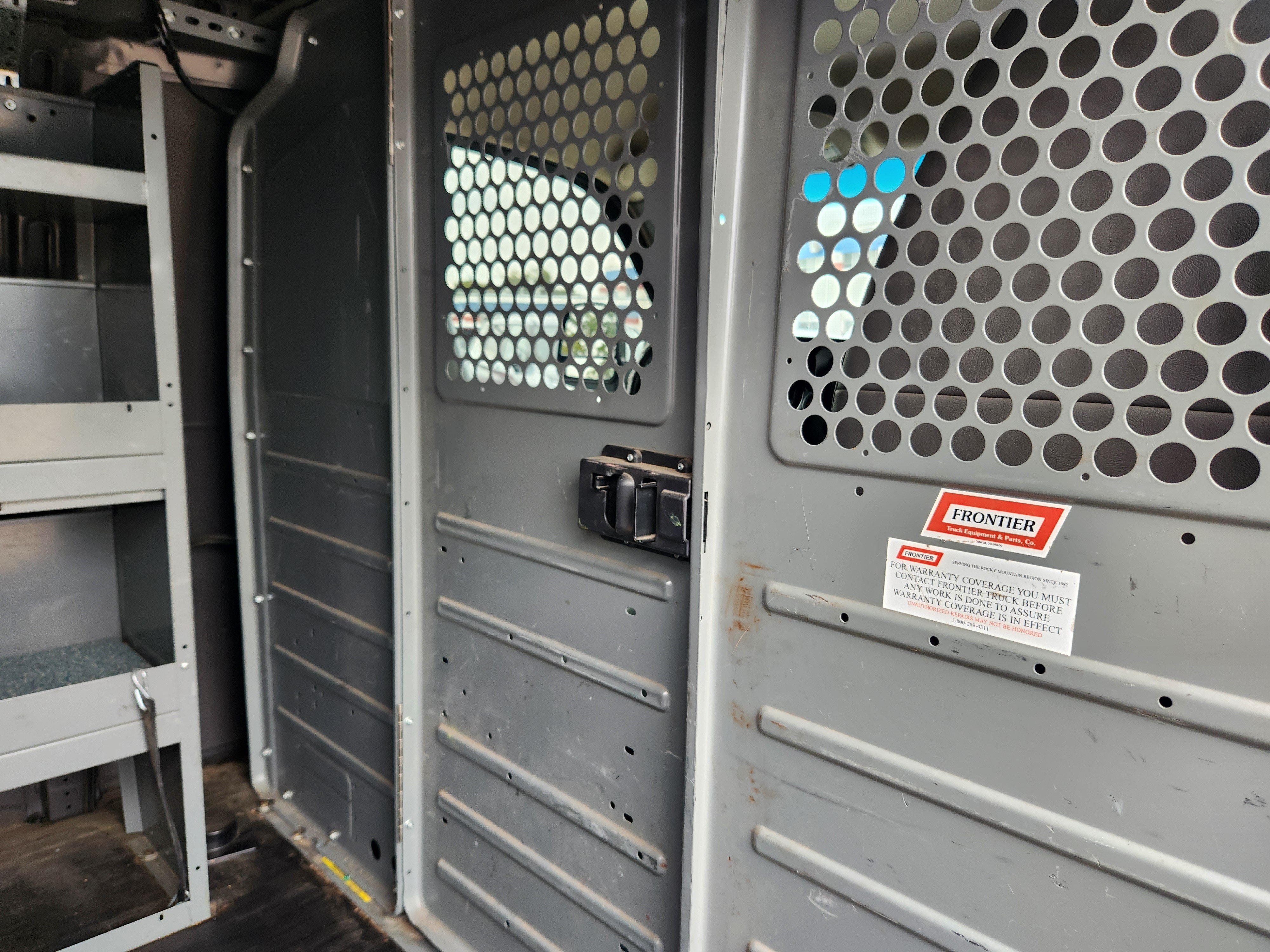 Used 2010 Chevrolet Express 2500 RWD image 22