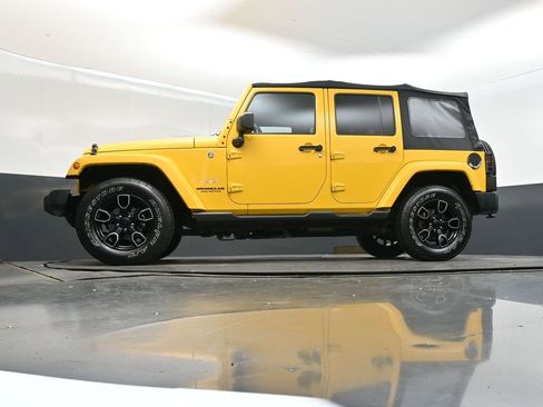 Used 2015 Jeep Wrangler Unlimited Sahara w/ Connectivity Group image 40