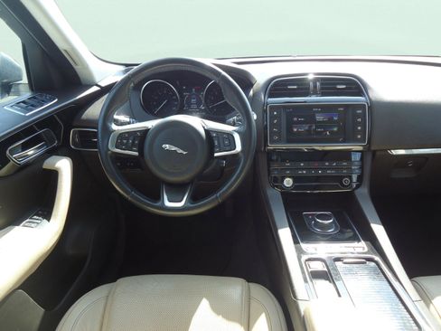 Used 2018 Jaguar F-PACE Prestige AWD/4WD image 12
