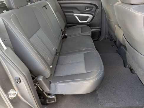 Used 2018 Nissan Titan SV image 18