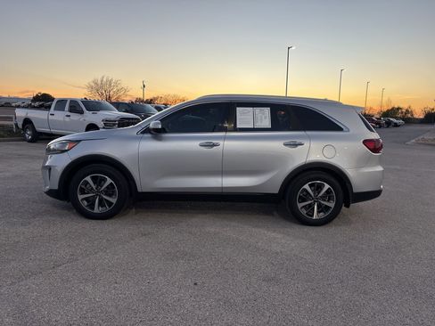 Used 2019 Kia Sorento EX image 2
