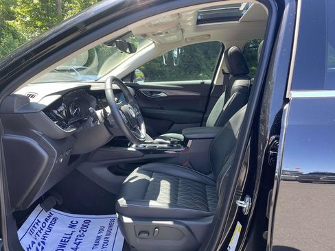 Used 2022 Buick Envision Avenir w/ Technology Package II FWD image 19
