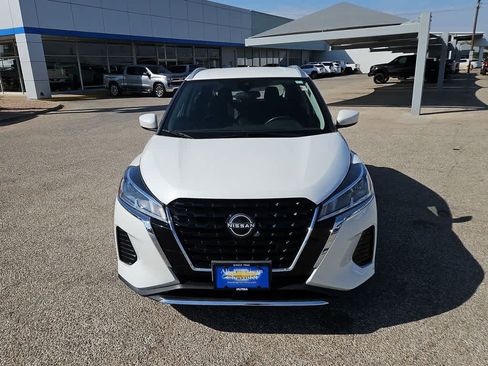 Used 2024 Nissan Kicks SV FWD image 3