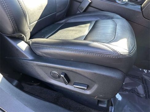 Used 2017 Ford Explorer XLT w/ Equipment Group 202A image 26