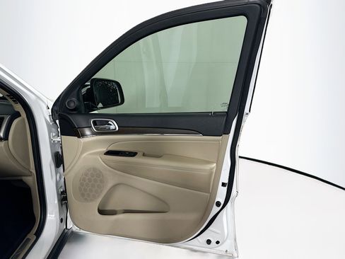 Used 2018 Jeep Grand Cherokee Limited image 30