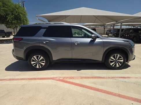 Certified 2025 Nissan Pathfinder SL AWD/4WD image 2