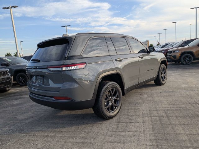 New 2027 Jeep Grand Cherokee Altitude RWD image 4
