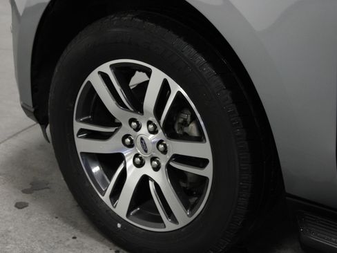 Used 2024 Ford Expedition Limited image 10