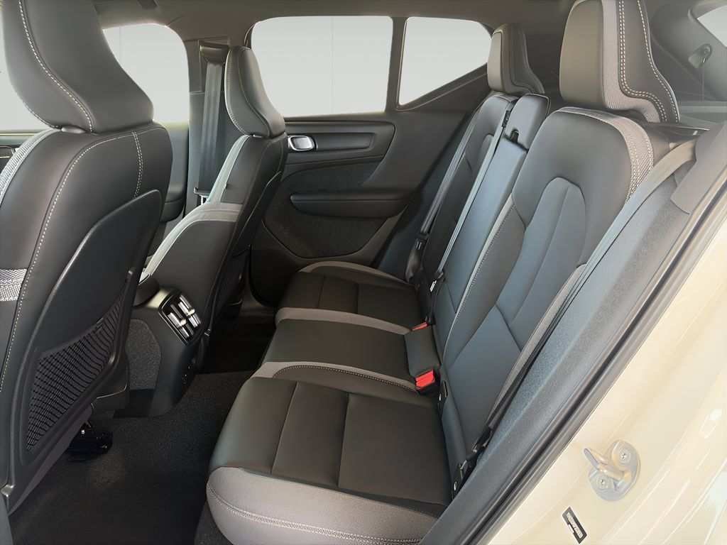 Used 2023 Volvo XC40 Recharge Ultimate AWD/4WD image 11