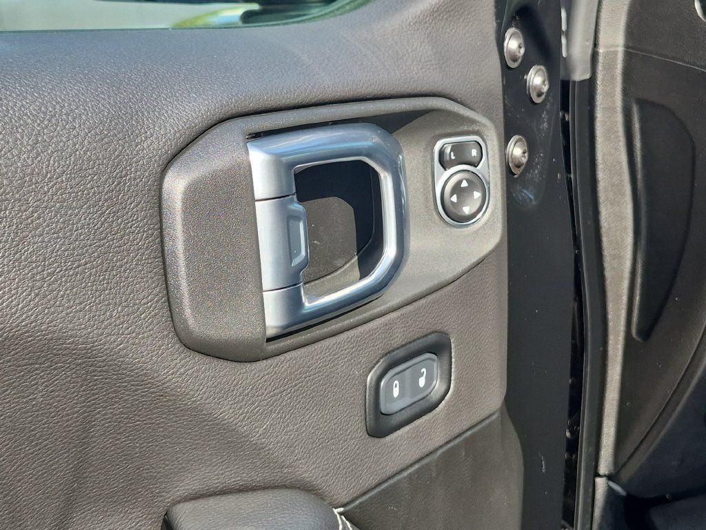 Used 2023 Jeep Wrangler Unlimited Sahara w/ Cold Weather Group AWD/4WD image 13
