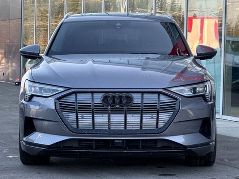 Used 2019 Audi e-tron Prestige w/ Prestige Package image 8