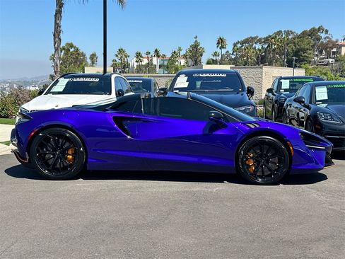 Used 2025 McLaren Artura Spider image 2
