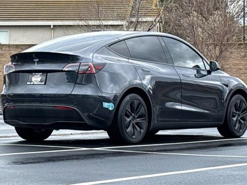 Used 2025 Tesla Model Y Long Range image 7