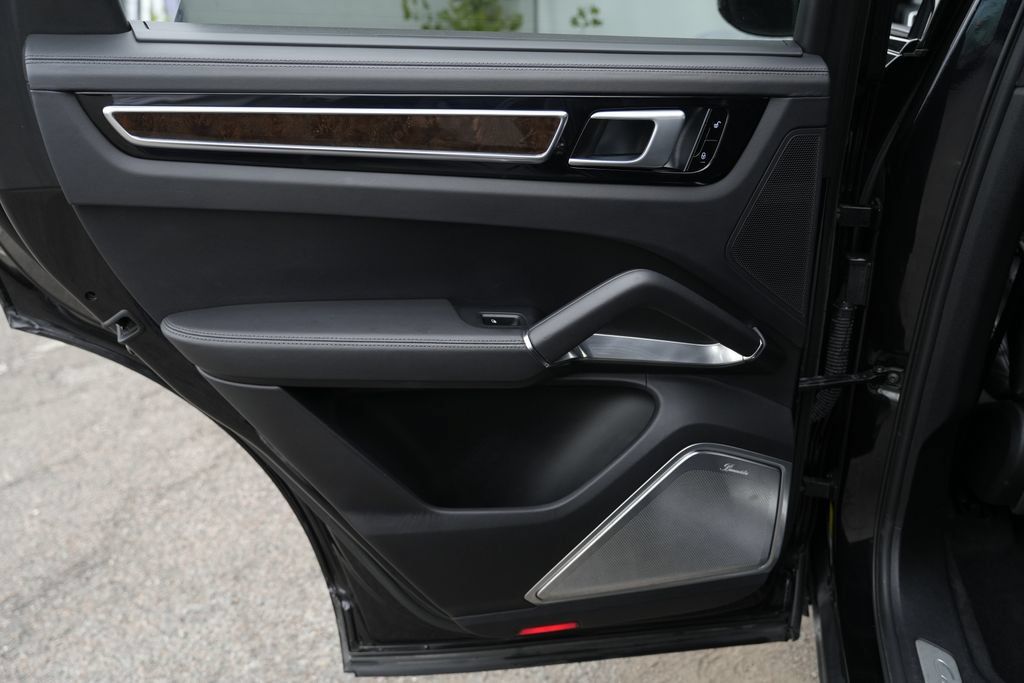Used 2019 Porsche Cayenne Turbo AWD/4WD image 48