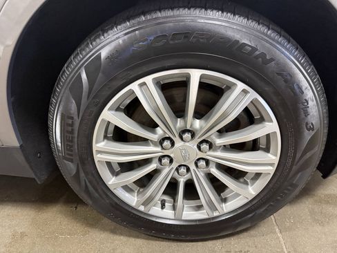 Used 2018 Cadillac XT5 Luxury w/ Driver Awareness Package AWD/4WD image 8