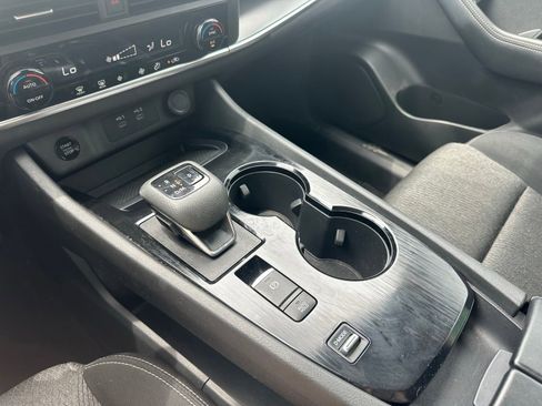 Used 2024 Nissan Rogue SV FWD image 14