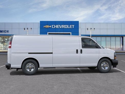 New 2025 Chevrolet Express 3500 Extended image 5