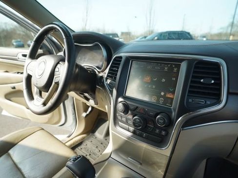 Used 2015 Jeep Grand Cherokee Overland w/ Trailer Tow Group IV image 33