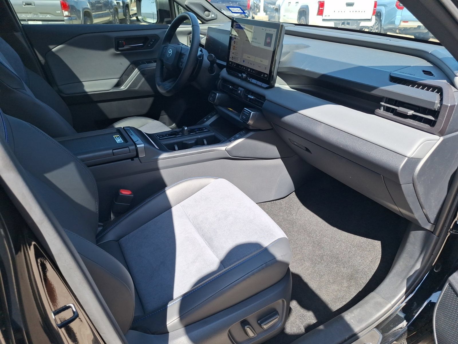 Used 2026 Toyota RAV4 XSE w/ Panoramic Sun Roof Package AWD/4WD image 33