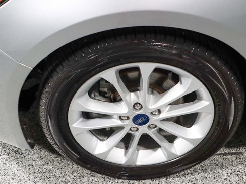 Used 2020 Ford Fusion SE image 11