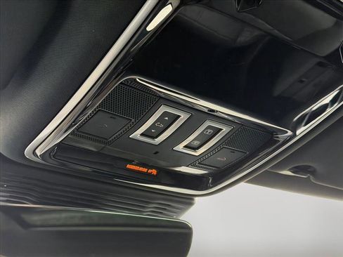 Used 2025 Land Rover Range Rover Velar Dynamic SE image 21