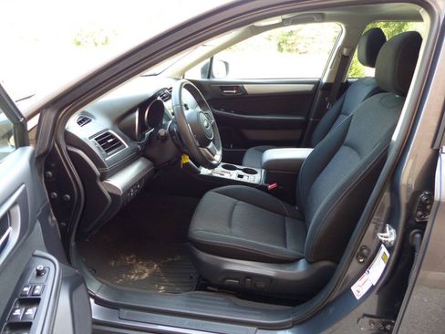 Used 2018 Subaru Outback 2.5i Premium AWD/4WD image 25