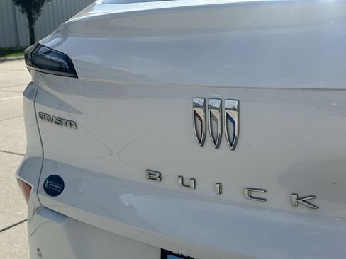 Certified 2024 Buick Envista Avenir FWD image 32