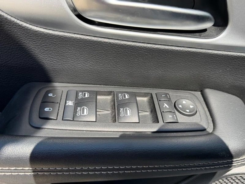Used 2025 Chrysler Pacifica Limited FWD image 20