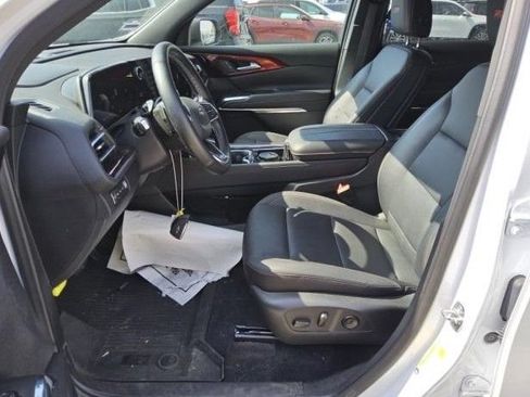 Used 2025 Chevrolet Traverse Z71 w/ LPO, Floor Liner Package AWD/4WD image 7